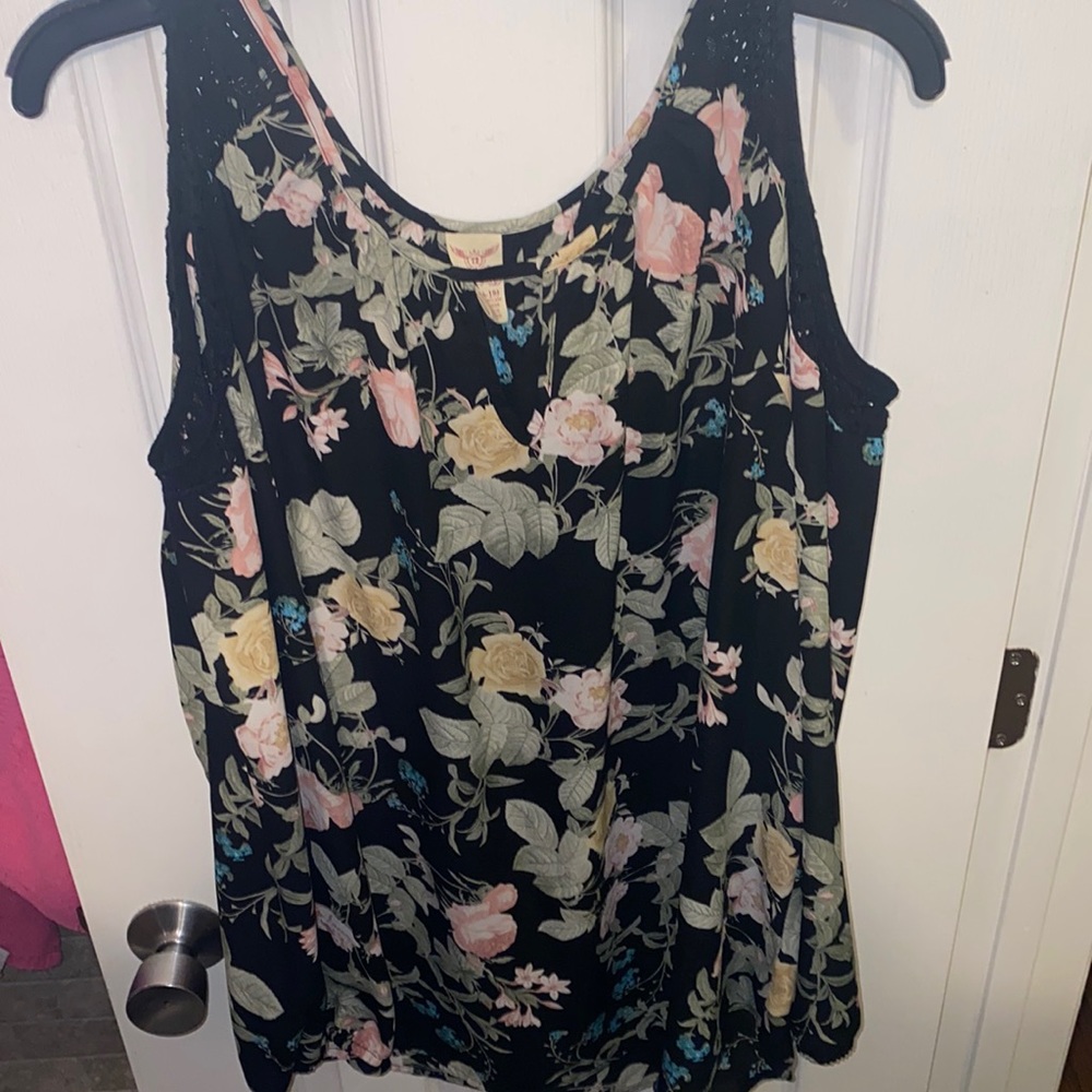 XL (16-18) Long Sleeve Faded Glory Blouse. Flowers.